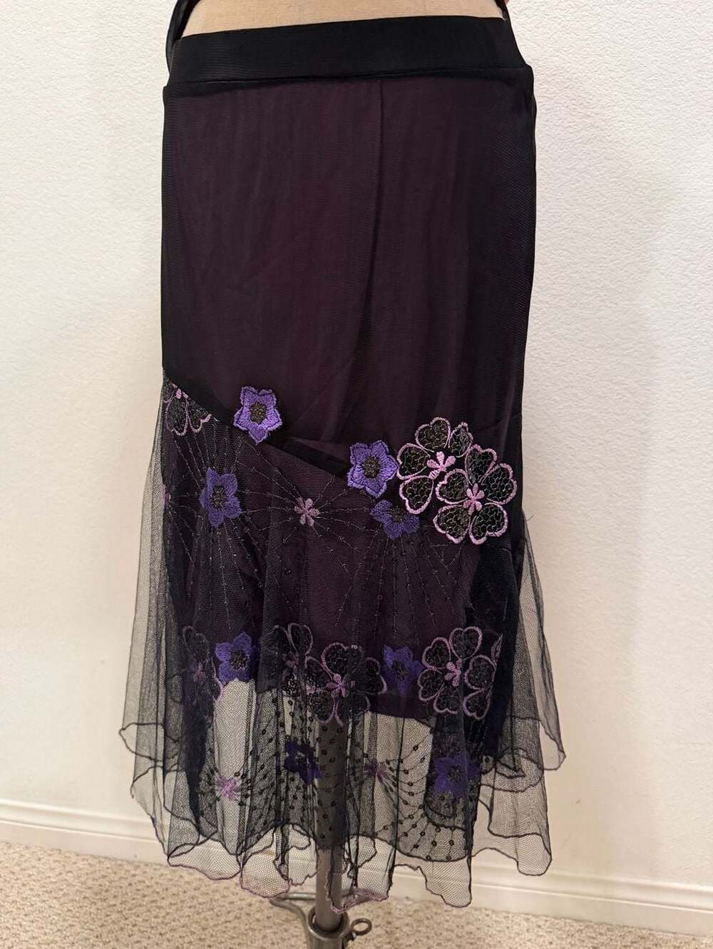 Vintage Black and Purple Tulle Skirt with Floral Embroidery and Sequins Size L